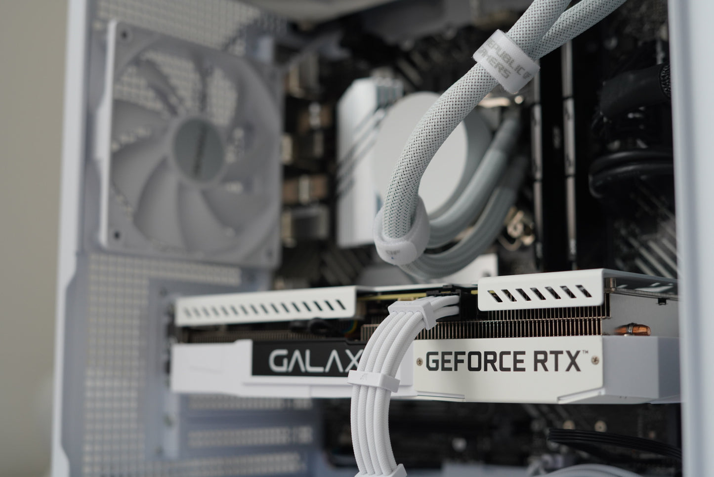 最新13世代 CPU 13600KF RTX3060 コンパクトサイズ ゲーミングPC