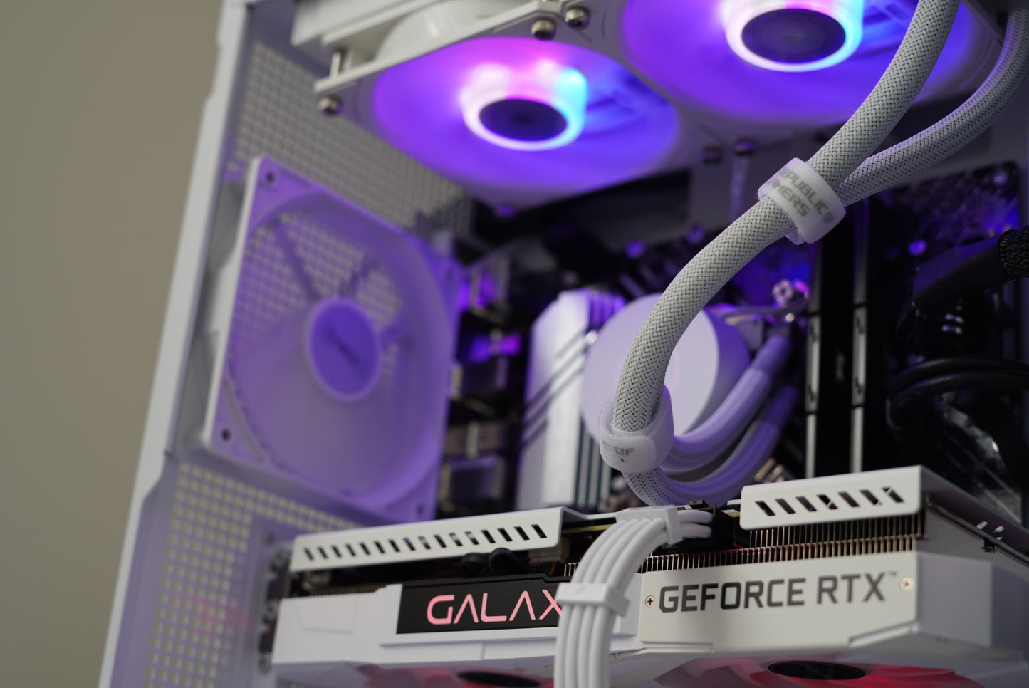 最新13世代 CPU 13600KF RTX3060 コンパクトサイズ ゲーミングPC